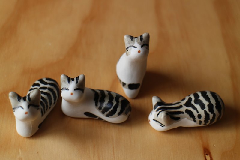 グレーぶち猫子猫石（猫研究所） - 置物 - 磁器 