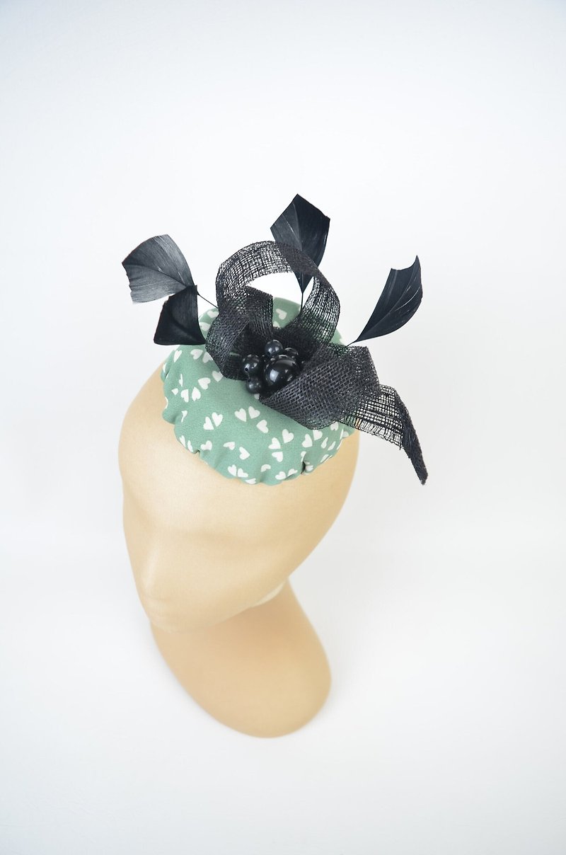 Pillbox Hat with Black Feathers, Beads, Bow Sinamay and Heart Pattern Fabric - 髮飾 - 其他材質 綠色