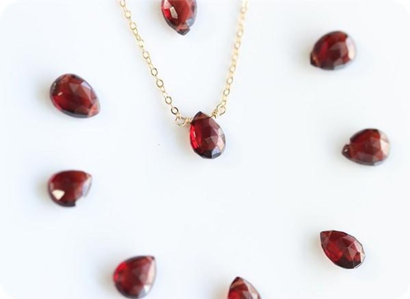 恋の成就 実りの象徴　深紅 ガーネットの一粒ネックレス 1月誕生石 - ネックレス - 宝石 レッド