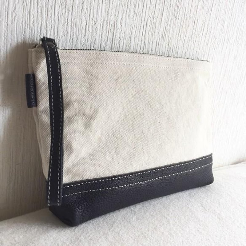 Vintage No. 8 canvas and goat leather tannin soft nume simple pouch [navy] - กระเป๋าเครื่องสำอาง - หนังแท้ สีน้ำเงิน