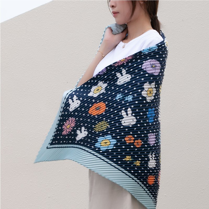 【Pinkoi x miffy】Errorism * Pleated Square (S)carf - Knit Scarves & Wraps - Polyester 