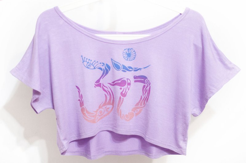 Women's modal cool purple short T-shirt hand-printed short top - Sanskrit OM symbol - เสื้อยืดผู้หญิง - ผ้าฝ้าย/ผ้าลินิน สีม่วง