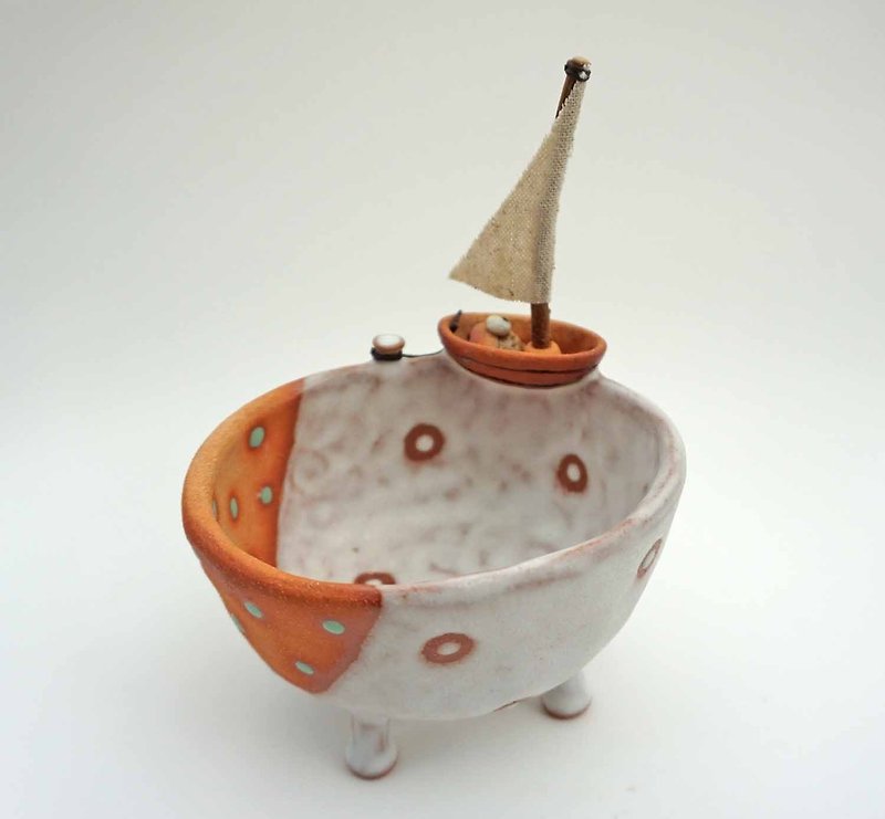 Plant pot with a boat,two tone,cactus,ceramics,pottery,handmade - 花瓶/花器 - 陶 白色