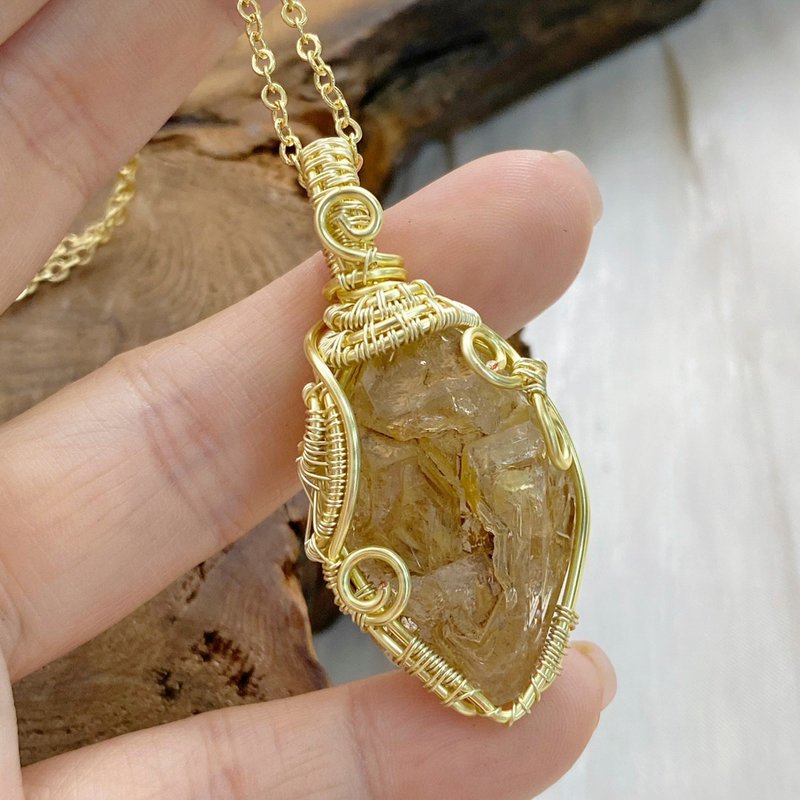 [High Frequency Natural Crystal] Yellow Mud Skeleton Crystal Handmade Necklace/Rough Stone - พวงกุญแจ - คริสตัล สีทอง