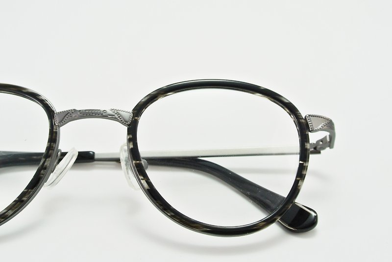 Retro Amber Round Frame Italian Thin Plate Eyeglasses Frame - กรอบแว่นตา - โลหะ สีดำ