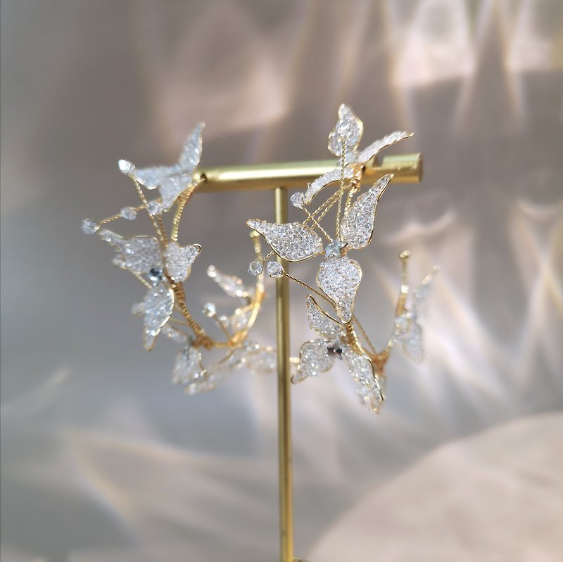 夜遊伯利恆 | 耳夾耳鈎 | 手作婚禮樹脂水晶花飾品 - 耳環/耳夾 - 其他材質 白色