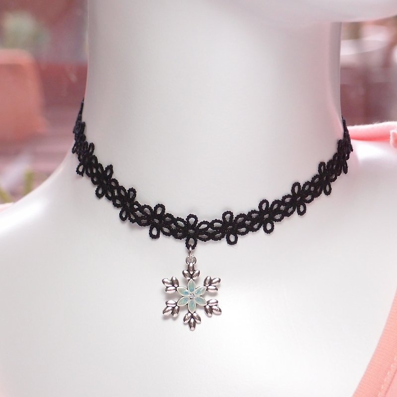 Fox Garden Handmade Blue Snowflake Necklace/Birthday Gift/Valentine's Day Gift - Necklaces - Other Metals 