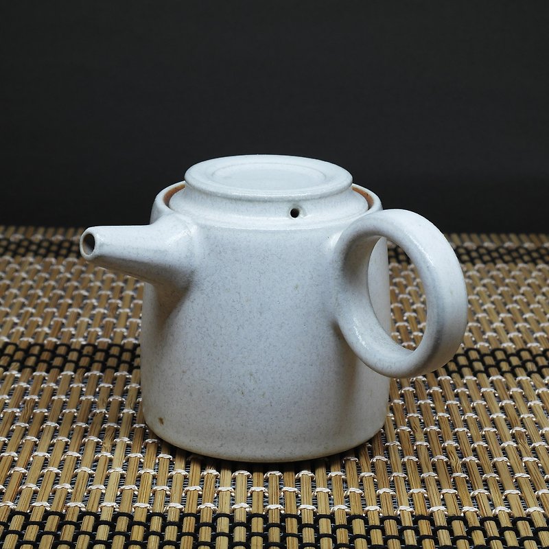 Cut the mouth barrel body circular side handle teapot handmade pottery tea props - Teapots & Teacups - Pottery White
