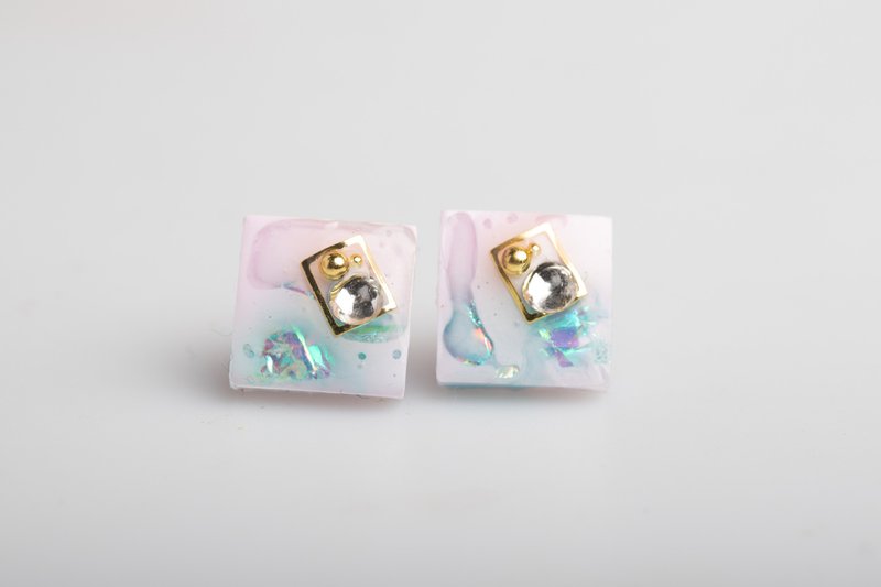 Handmade resin earrings - 耳環/耳夾/耳骨夾 - 塑膠 粉紅色