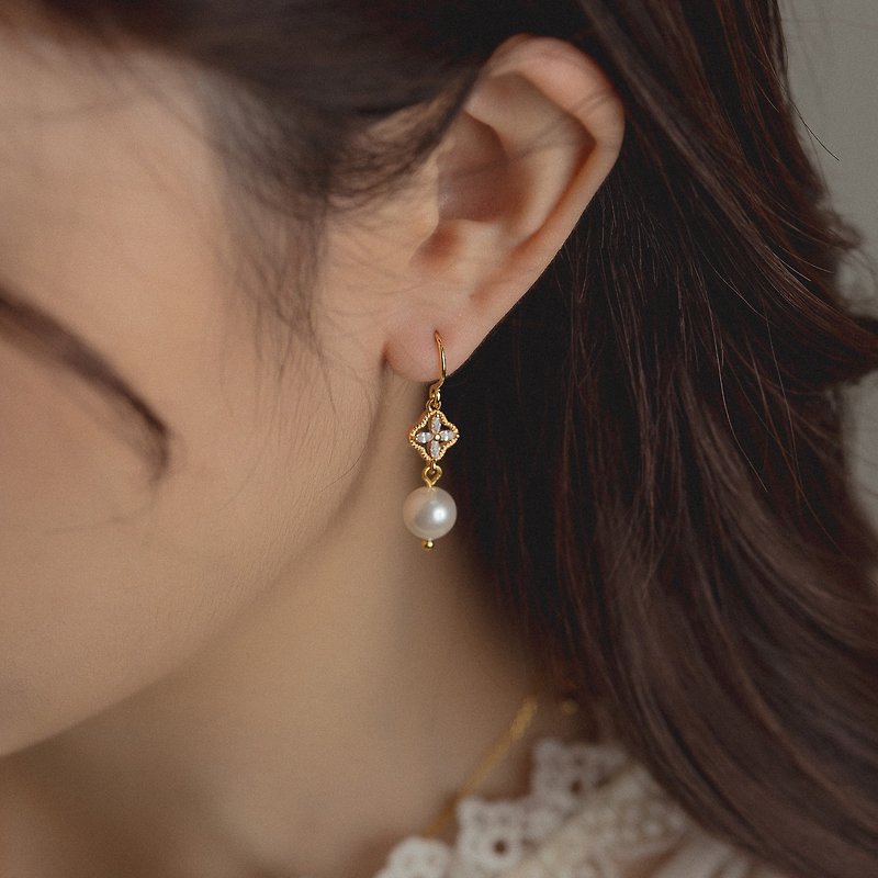 four-leaf clover pearl earrings - ต่างหู - ไข่มุก สีทอง