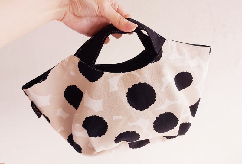 Leodoodoo [Dumpling Handbag] Oval Bottom Handbag-Soft Bottom Tote Bag-Handmade - กระเป๋าถือ - ผ้าฝ้าย/ผ้าลินิน 