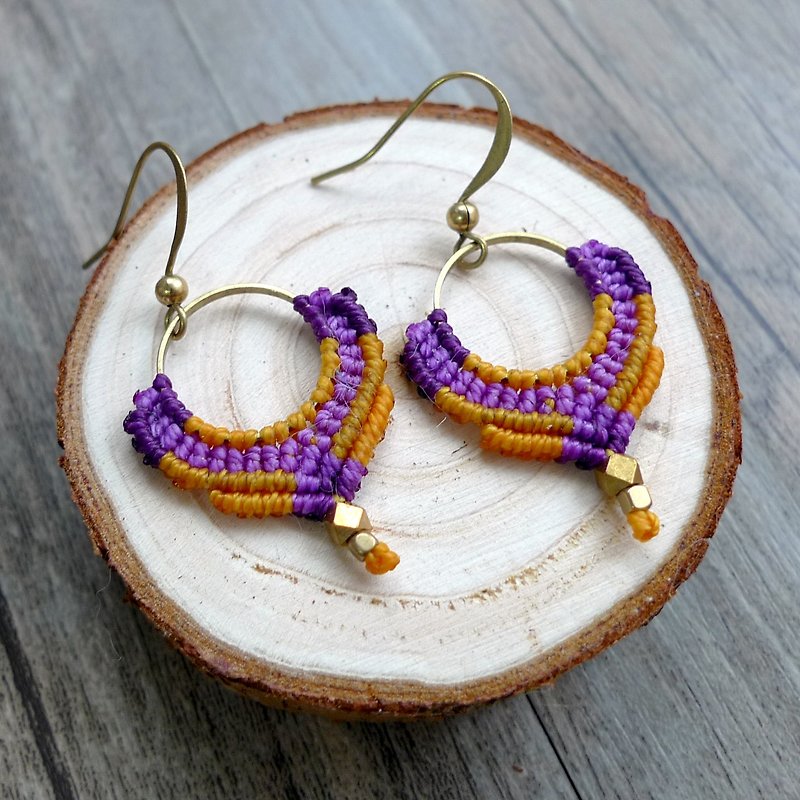 Misssheep - A88 - macrame hoop earrings, macrame jewelry with brass beads - ต่างหู - เส้นใยสังเคราะห์ สีม่วง