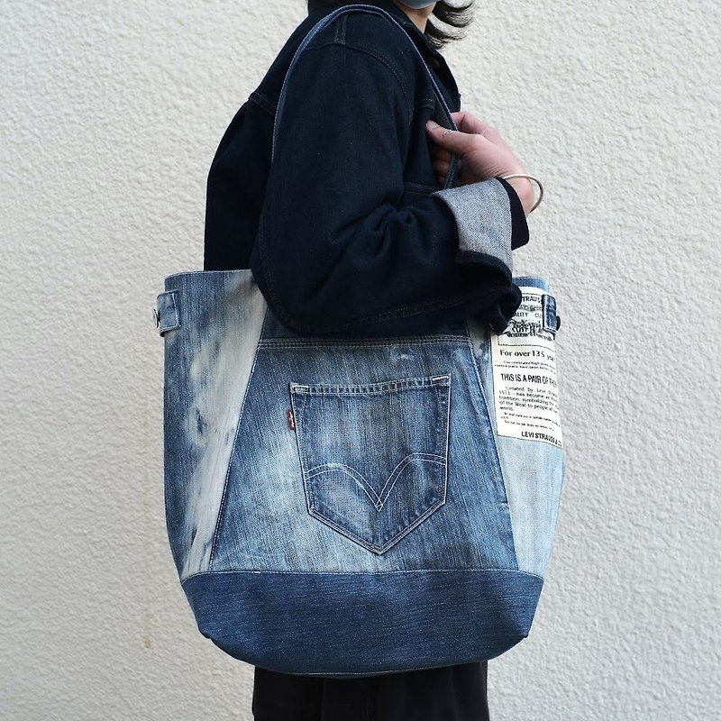 (Customized) Jeans Transformation Shoulder Bag - กระเป๋าถือ - วัสดุอื่นๆ 