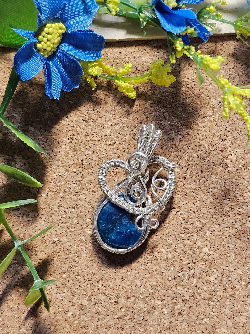 【葉綠舒手作】藍波輕漾 /金屬線編織/節日/禮物/飾品/項鍊/手作 - 項鍊 - 銅/黃銅 藍色