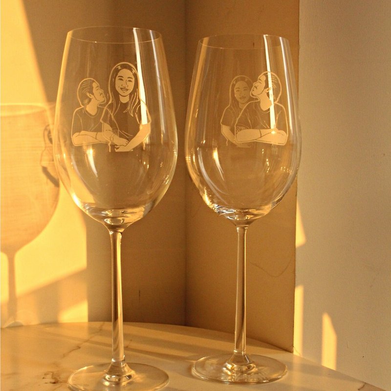 [Customized] Valentine's Day gift couple portrait front and rear perspective kiss red wine glass - Bar Glasses & Drinkware - Glass White