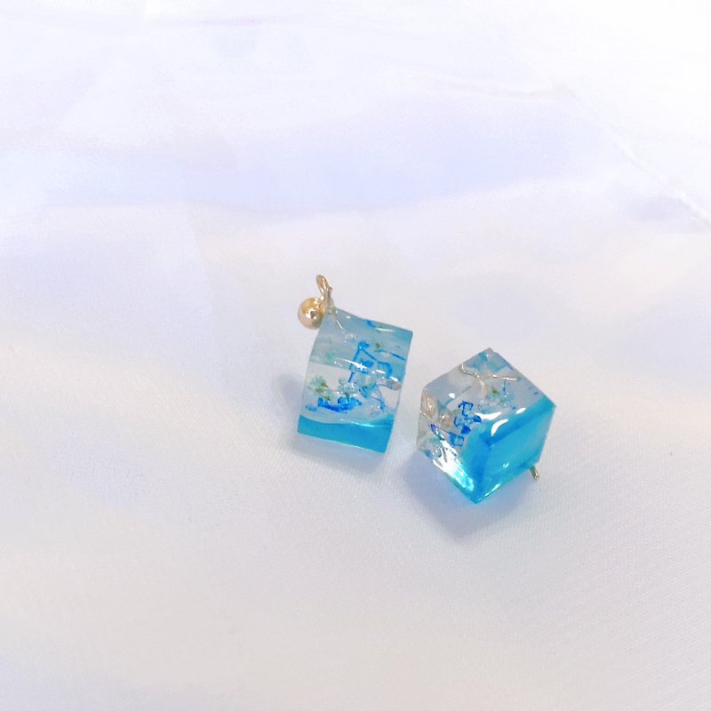 Pure handmade exquisite earrings|ocean dreamland|handmade UV glue jewelry|with PE jewelry storage box - Earrings & Clip-ons - Other Materials Blue