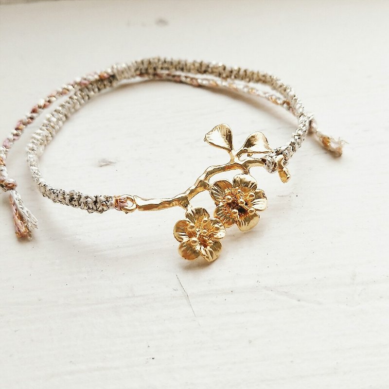 Momolico bracelet 2 plum blossom branches (silver thread) - สร้อยข้อมือ - วัสดุอื่นๆ สีใส