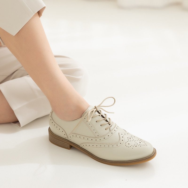 Vintage Carved Oxford Shoes - Ash Wood - รองเท้าอ็อกฟอร์ดผู้หญิง - หนังแท้ ขาว
