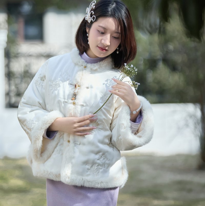 【エーデルワイスラビットファー】新チャイナレトロ/刺繍入りカーディガン/ワイドスリーブアウター - トップス - その他の素材 ホワイト