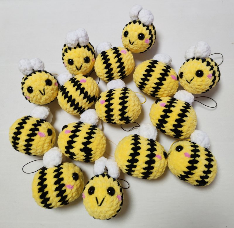 Crochet no-sew bee pattern, amigurumi bumble bee keychain pattern - 其他數位設計 - 其他材質 