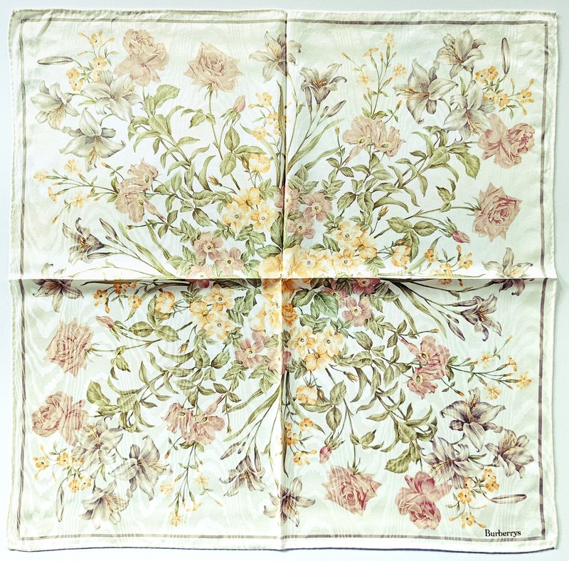 バーバリー ヴィンテージ スカーフ - エレガントな花の配置 ユリ 22.5 x 22.5 インチ - ハンカチ - コットン・麻 カーキ