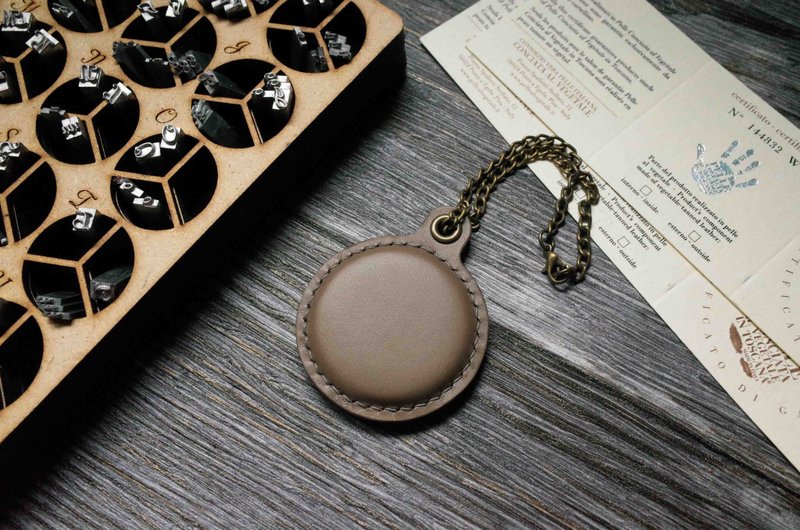 造型悠遊卡 晶片吊飾－A款－灰色 - 鑰匙圈/鑰匙包 - 真皮 卡其色