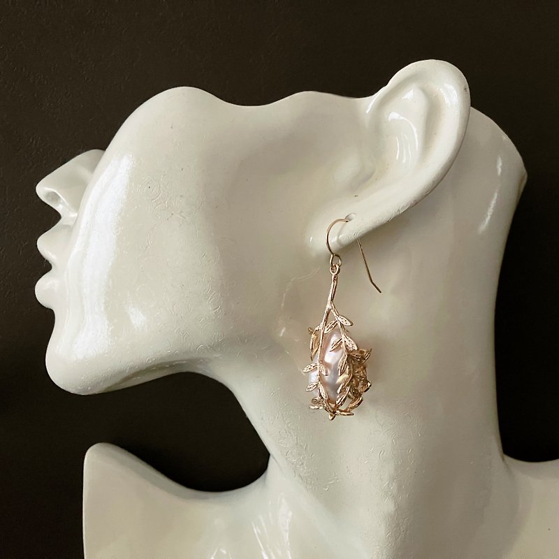 14kgf/pearl* Mistletoe earrings - Earrings & Clip-ons - Pearl Gold