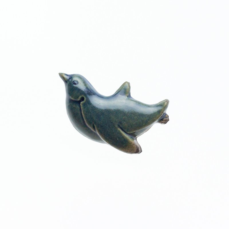 陶器ブローチ　(泳)ペンギン(サビ青) - 胸針/心口針 - 陶 綠色