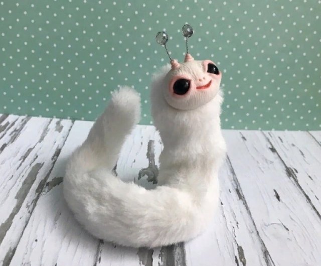 ファンタジーの生き物のおもちゃキャタピラーアート人形かわいい白い虫ooak動物のぬいぐるみ ショップ Blaxstudio 人形 フィギュア Pinkoi