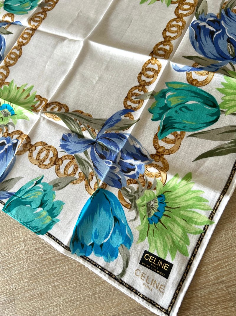 Japanese second-hand CELINE Teal flower gold ring square silk scarf 46x46cm - ผ้าพันคอ - วัสดุอื่นๆ ขาว