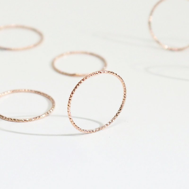 The Layers Minimal 18K Glitter Thread Line 0.8 Ring in Rose Gold Sliver - แหวนคู่ - โรสโกลด์ สึชมพู