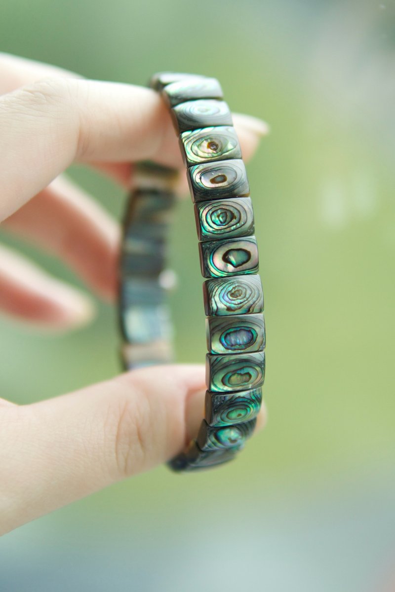 Natural abalone hand brand bracelet with extremely beautiful iridescence - สร้อยข้อมือ - เปลือกหอย 