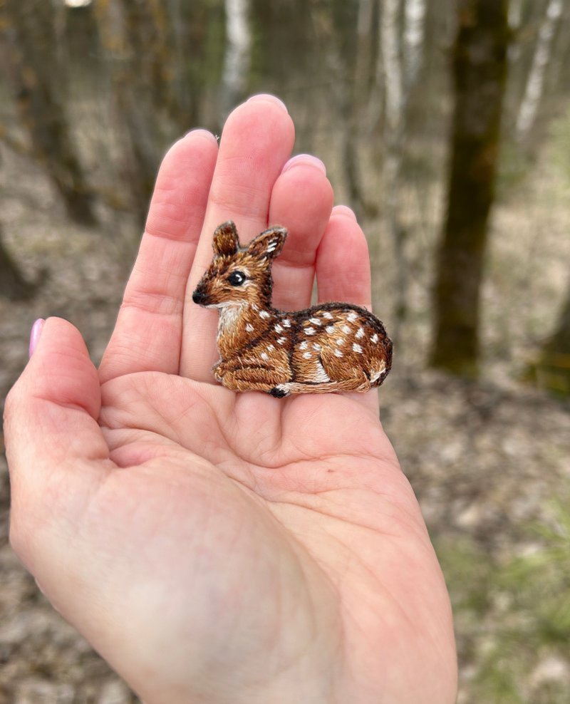 Pin brooch embroidery art - 胸針 - 羊毛 咖啡色