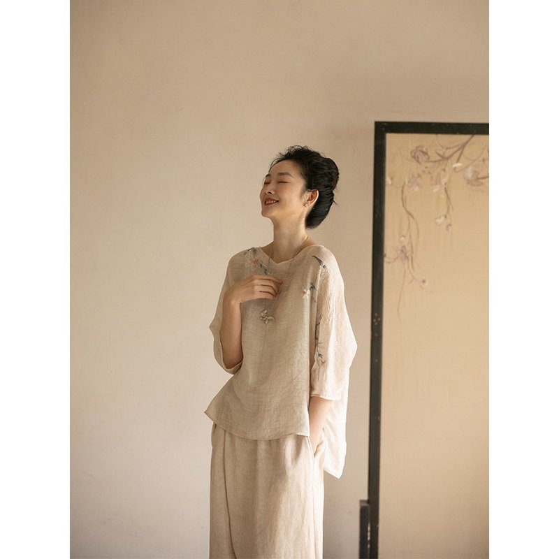 刺繡苧麻襯衫清涼文藝復古輕薄寬松 - 女襯衫 - 棉．麻 
