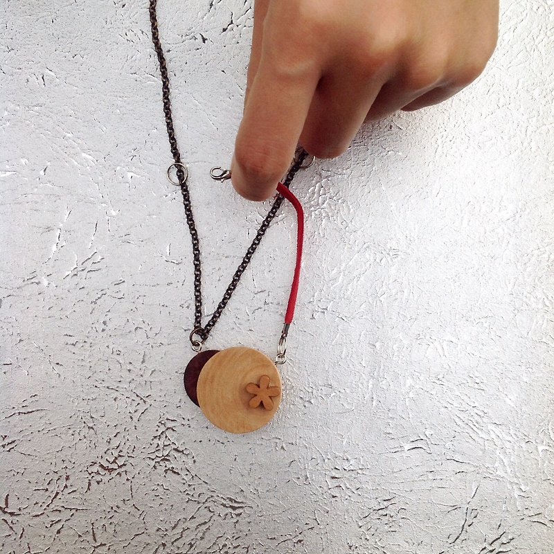 Necklace ∞handmade with a triangular hat in the garden - Necklaces - Wood Brown