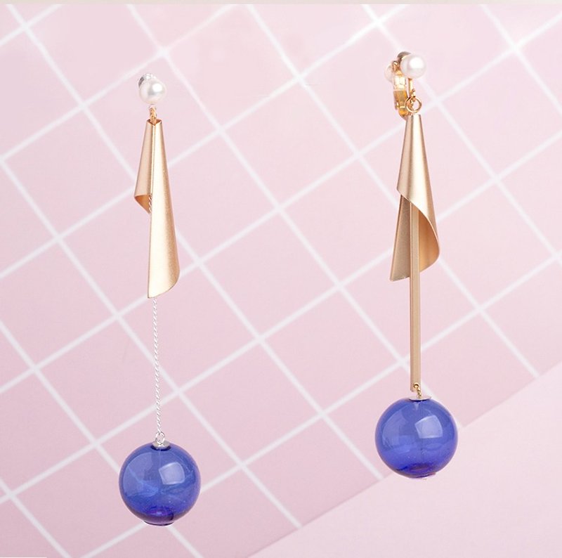 YUNSUO-original design-blue bubble and gold plated asymmentric earrings clips - ต่างหู - แก้ว สีน้ำเงิน