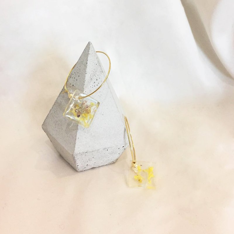 Buzzing Small Yellow Honey Hoop Earrings (Gold) - Earrings & Clip-ons - Resin Yellow