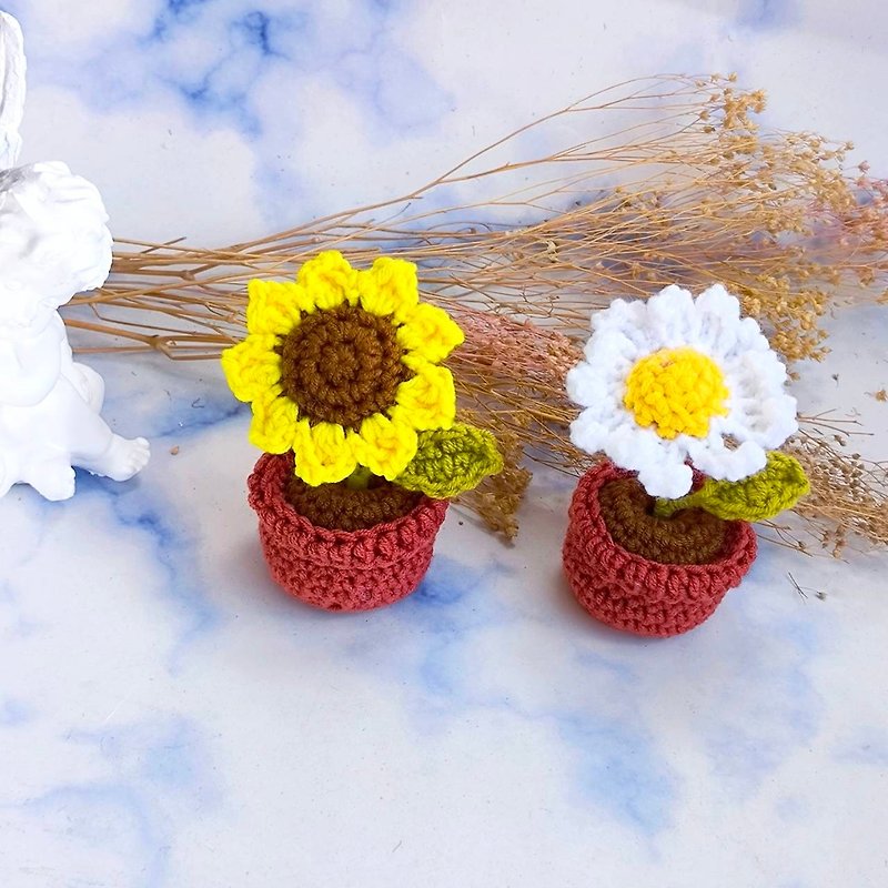 Healing Handmade Wool Mini Single Sunflower/Daisy Potted Graduation Gift Exchange Gift - Items for Display - Cotton & Hemp Brown