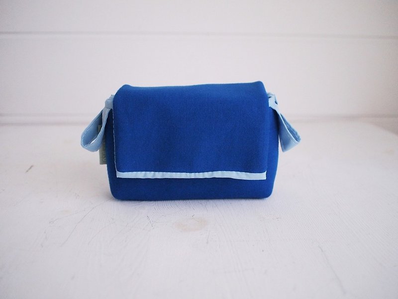 Simple plain surface movable buckle camera bag zipper type-royal blue (monocular/type monocular/polaroid) - กระเป๋ากล้อง - ผ้าฝ้าย/ผ้าลินิน สีน้ำเงิน