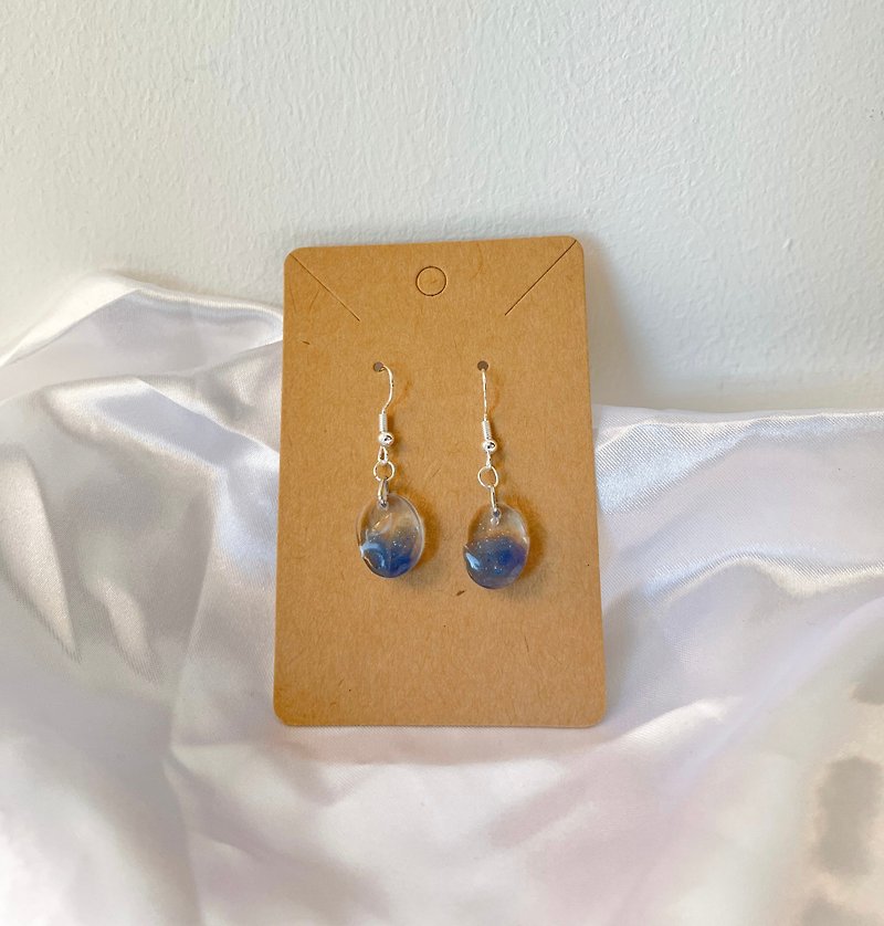 Handmade ocean blue earrings 925 silver - ต่างหู - เรซิน สีน้ำเงิน