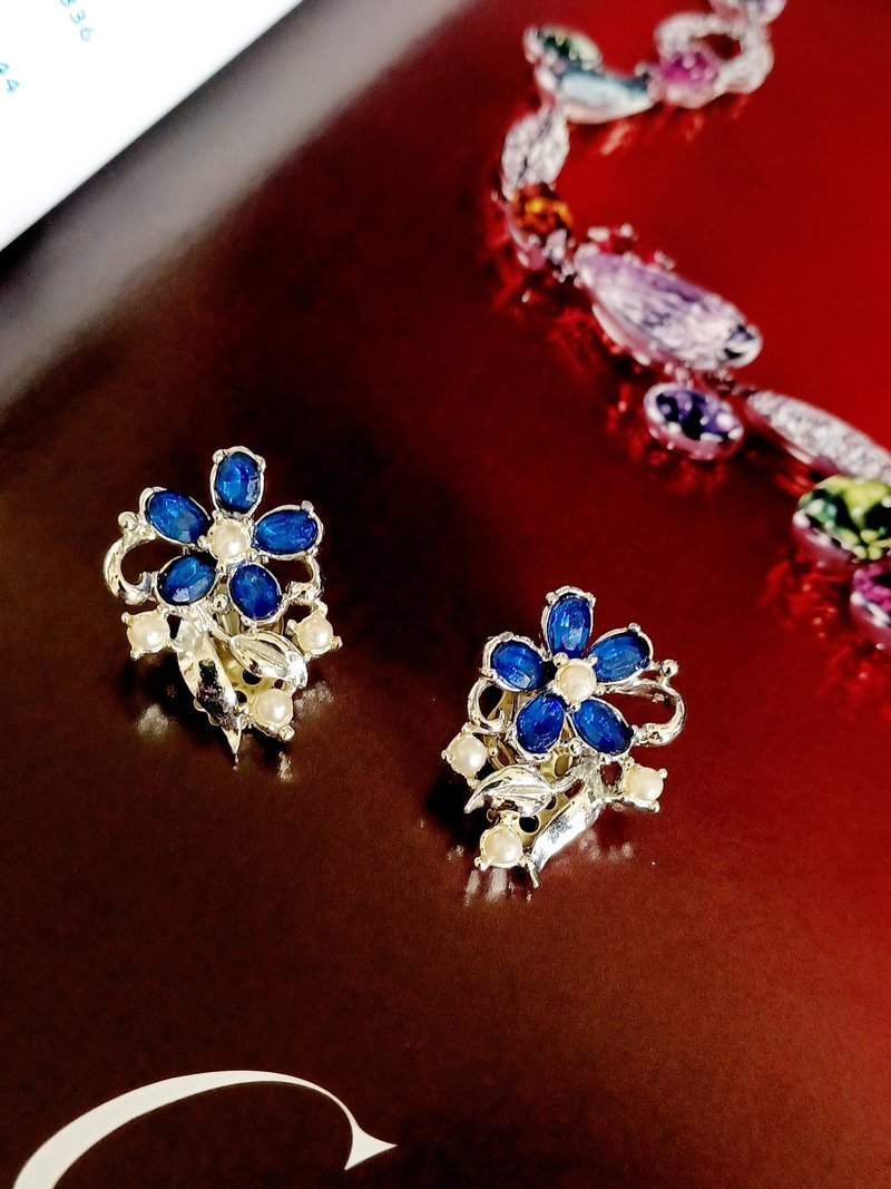 vintage jewelry  典雅藍色萊茵花瓣珍珠花卉 夾式耳環 - 耳環/耳夾/耳骨夾 - 其他金屬 