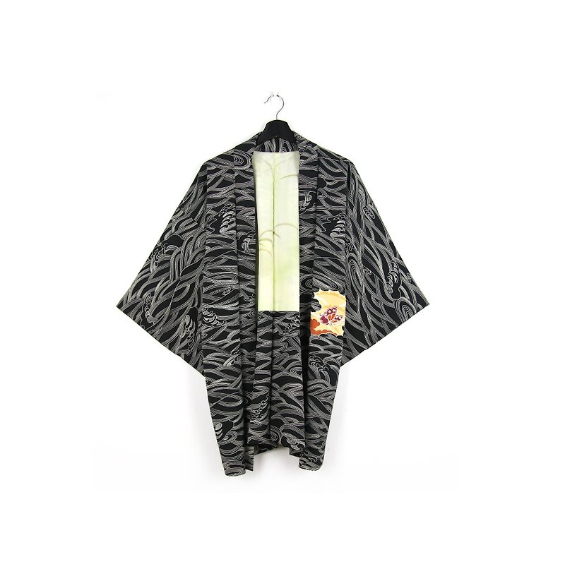 Back to Green-Japan brought back the feather weaving black line wave hand-painted / vintage kimono - เสื้อแจ็คเก็ต - ผ้าไหม 