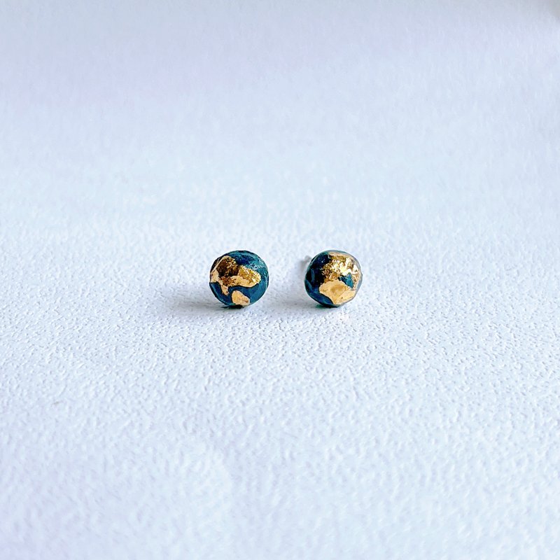 Navy blue porcelain beads, gilt handmade white porcelain earrings, unique ceramic art - ต่างหู - เครื่องลายคราม สีน้ำเงิน