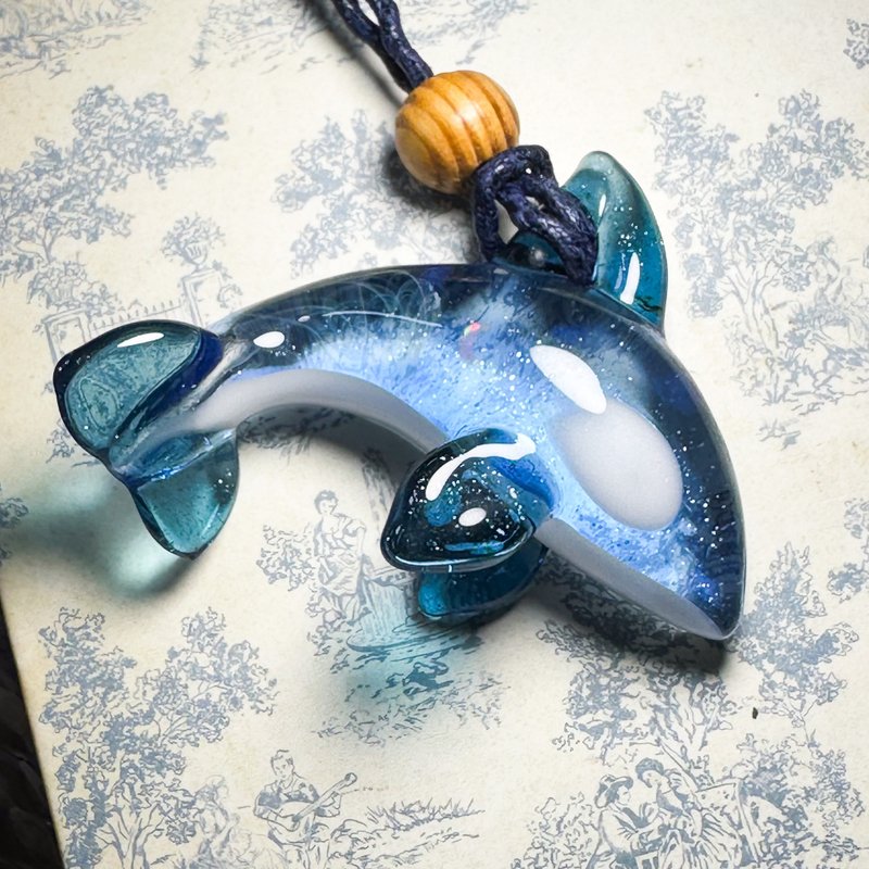 Glass killer whale space pendant 2208308 - สร้อยคอ - แก้ว สีน้ำเงิน