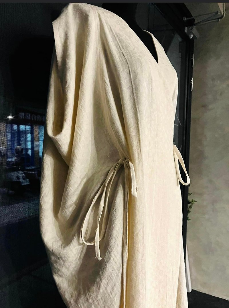 Cream color asymmetrical dress - ชุดเดรส - ผ้าฝ้าย/ผ้าลินิน 