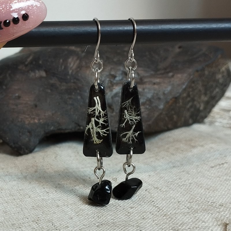 帶有天然植物和瑪瑙的黑色耳環。復古風格耳環手工製作。 - 耳環/耳夾/耳骨夾 - 樹脂 黑色
