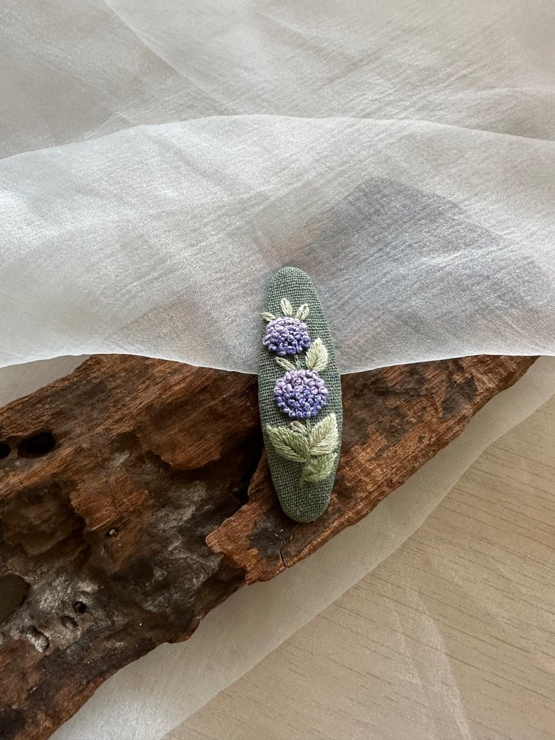 客訂手刺繡髮夾/2個 - 髮夾/髮圈 - 其他金屬 
