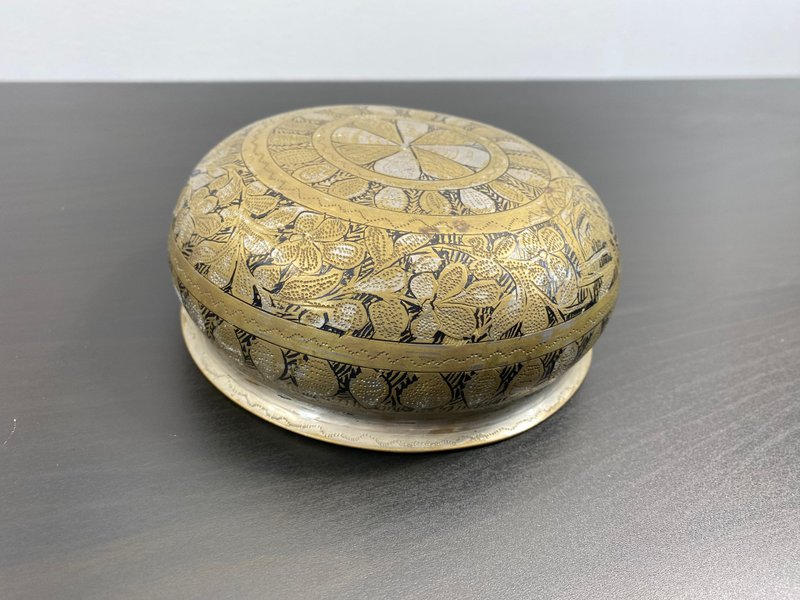 古董黃銅碗手工雕刻容器約 1800 年花卉圖案盤子 - 碗 - 銅/黃銅 金色