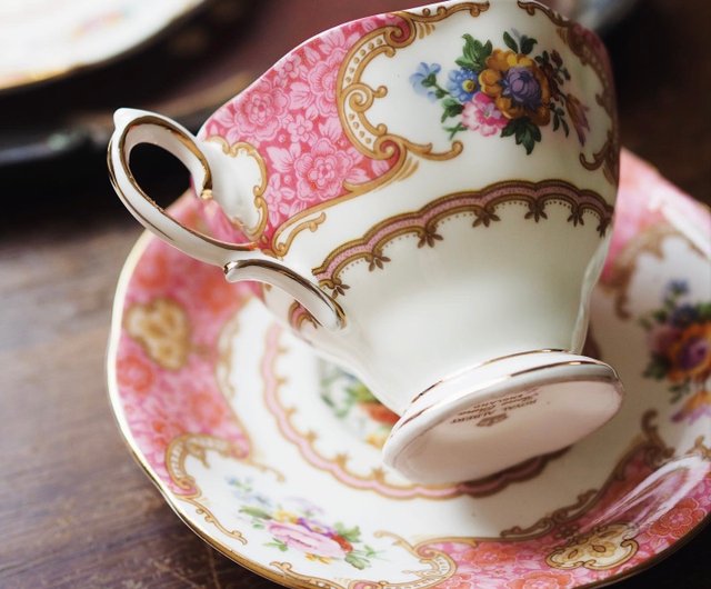 【ロイヤルアルバート】セット3点 繊細なデザイン 英国製ロイヤルアルバートトリオセット