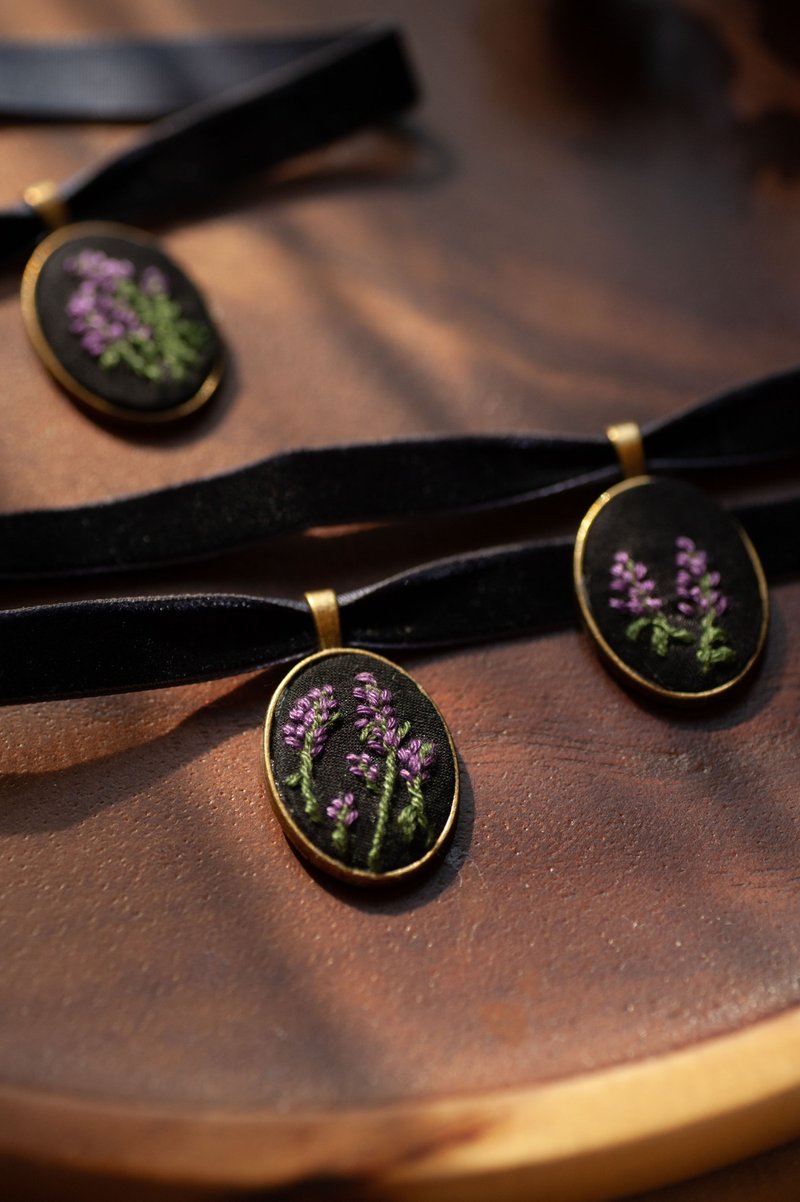 Early Works Section Vintage Embroidered Necklace | December Birth Flower Sage Flower - สร้อยคอ - โลหะ 